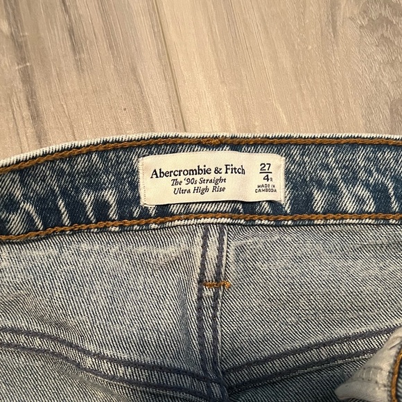 A&F 90s Ultra High Rise Acid Wash Straight Jeans. NWOT! - Picture 5 of 5